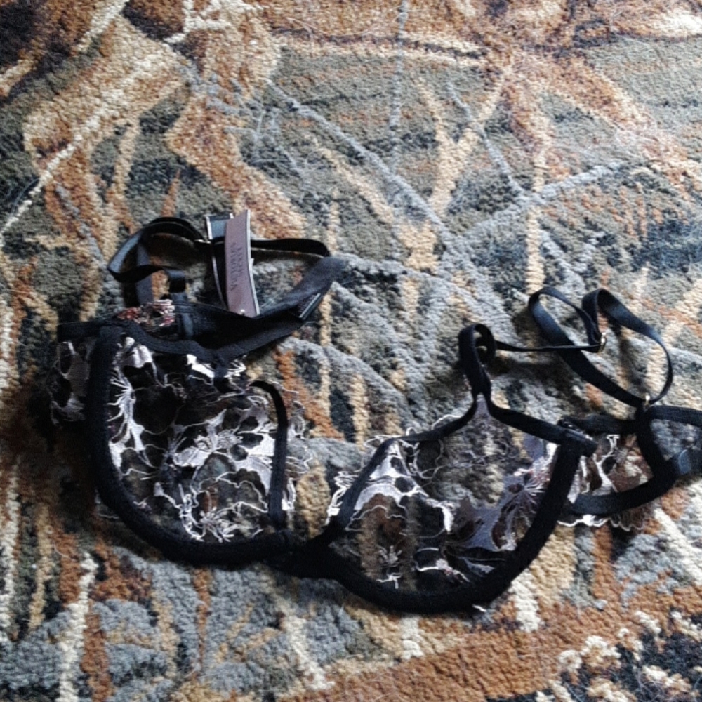 Nwt Victoria secret bra